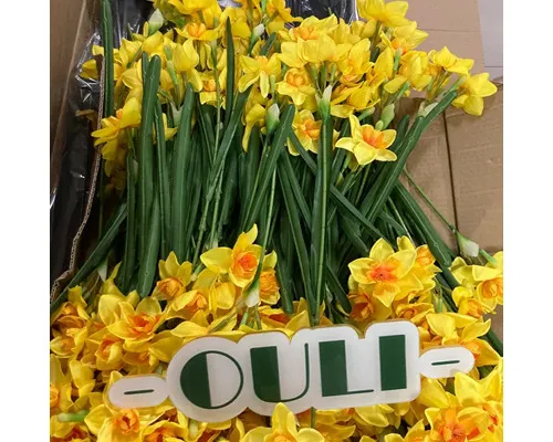 A Complete Guide to Buying Artificial Flowers in Bulk