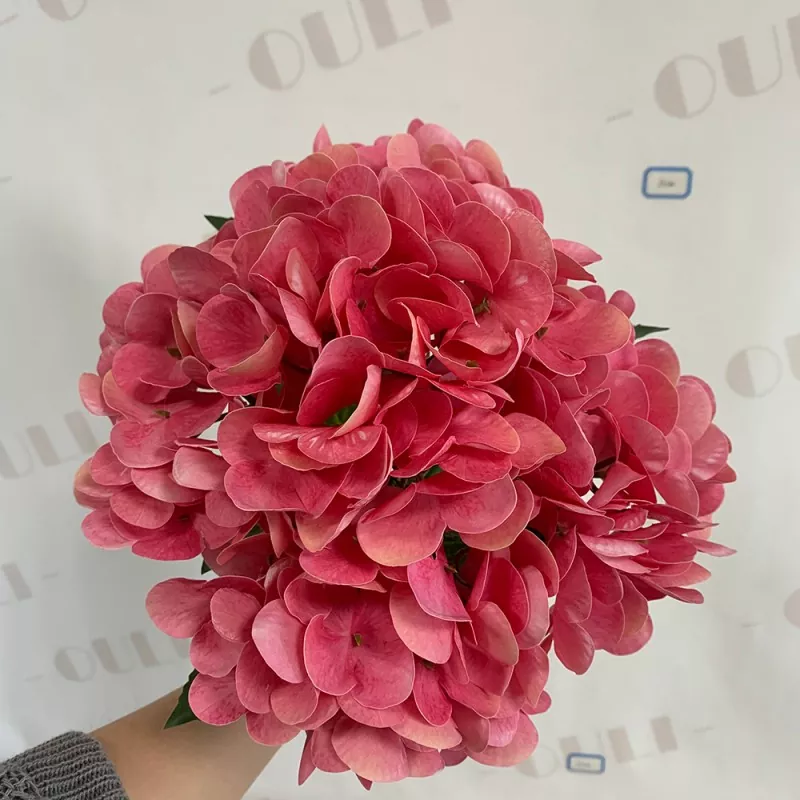 High-quality plastic hydrangea with 4–5cm petal diameter and texture details